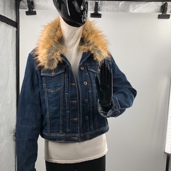UNIONBAY Jackets & Blazers - UNIONBAY jean jacket REMOVABLE FUR COLLAR